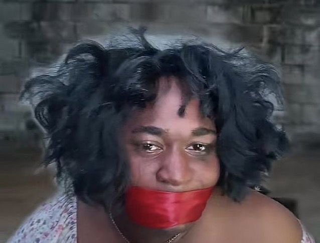 Gabstenho's tweet photo. @QGdoPOP “Ai não tem mais homem hétero 🤤” na verdade só não tem homem hétero corajoso o suficiente pra assumir uma espantalho dessas toda mutilada e que mesmo fznd 30 cirurgias continua com o aspecto de maracujá velho https://t.co/AFKxEJ7cev