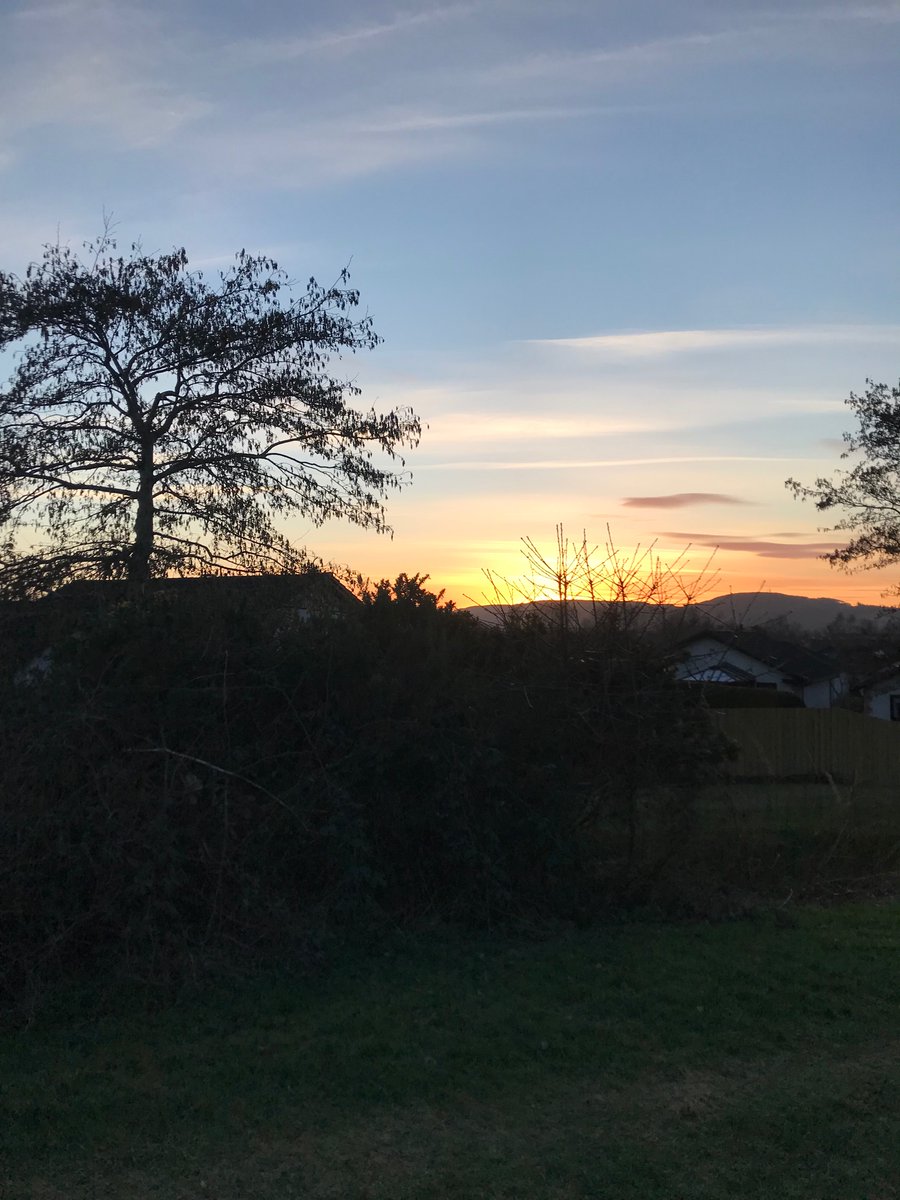 shugiehughie's tweet photo. Sunset #TheHighlands https://t.co/zOwsBjagT1