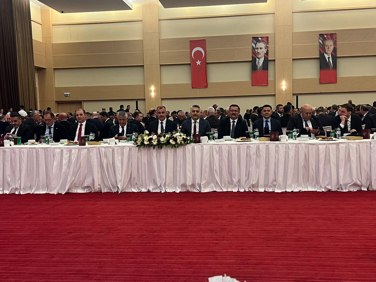 Liderimiz,Genel Başkanımız Sn.Devlet Bahçeli beyin uhdesinde gerçekleşen “il ve İlçe Başkanları Geleneksel İftar Yemeği” programına katılım sağladık.
Rabbim soframızı daim eylesin.