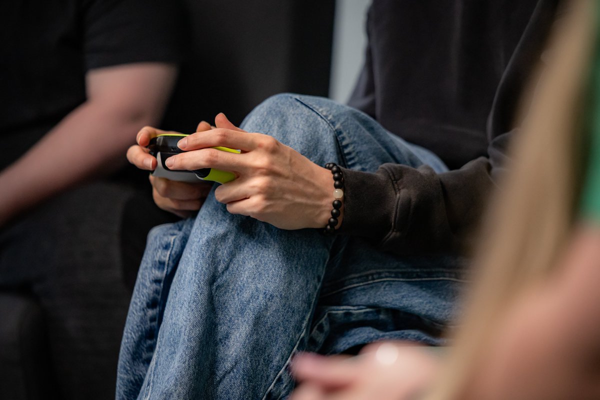 Ellipsis tweet media