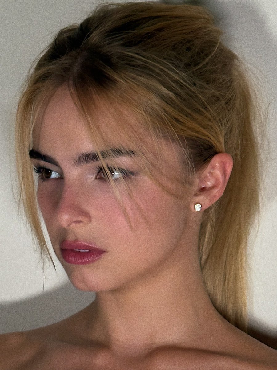 Addison Rae face card