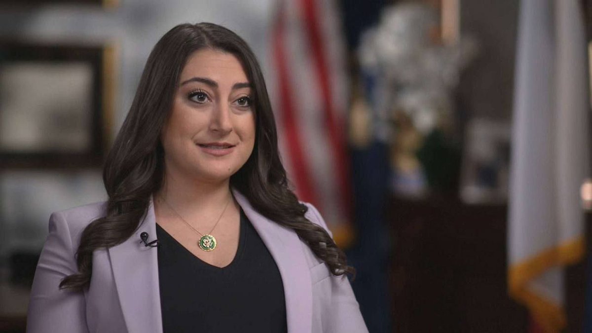 ABD Kongre Üyesi Sarah Jacobs: 

Netanyahu'nun İran'a saldırmaya ikna ettiği tek aptal ABD Başkanı Trump oldu.