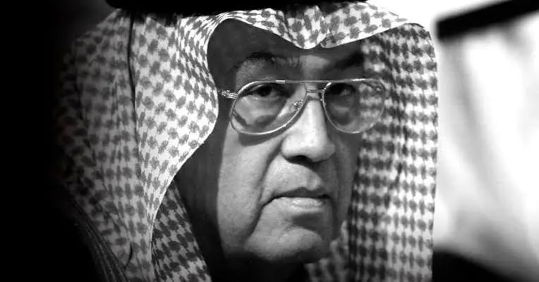 يقول القصيبي (رحمه الله):

"إذا كنت لا تريد أن تسمع سوى نعم، ابشر، حاضر ،فمن الأسهل والأرخص أن تشتري جهاز تسجيل!

أما إذا كنت تريد بالفعل، مشاركة الرجال عقولهم فعليك أن تتمتع بصبر لا حدود له.

وتتعلم سماع الآراء التي تتحدى رأيك ومناقشتها لأنك بدون هؤلاء "المتعبين" لن تستطيع تحقيق