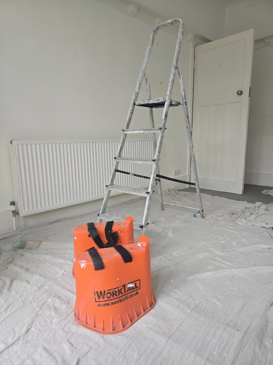 DecoratorsU's tweet image. Steps Vs WorkTall Boots – which do you prefer and why? The best decorators own both.

#steps #worktallboots #decorators #Opinion