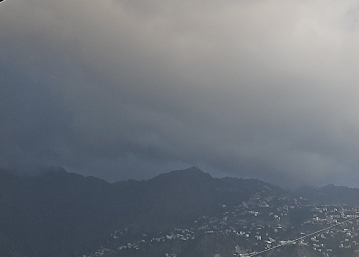 اليمن من أكثر دول الشرق الأوسط بـ حاجة لبناء حواجز مائية وتنفيذ مشاريع تحلية مياه البحر خاصة في المدن الساحلية لتخفيف الضغط على المياه الجوفية.
🔹 لأنها تعاني ندرة شديدة في المياه.
🔹 تعتمد على الأمطار الموسمية التي تضيع كسيول
🔹 المياه الجوفية تُستنزف بسرعة.🌎