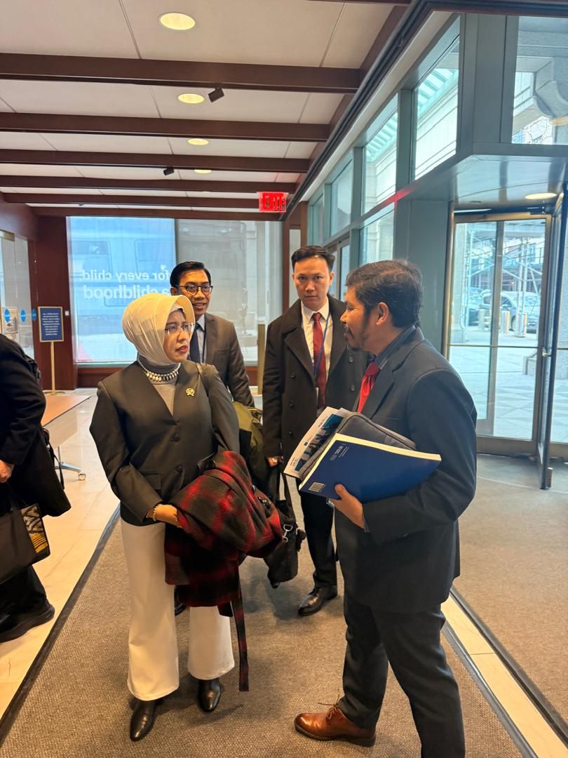 Dr_Uzir's tweet image. Alhamdulillah, Alhamdulillah, had a quick chit-chat with Ms. Amalia Adininggar Widyasanti, Chief Statistician of Indonesia, before the session “Communicating about Migration Statistics” at UNICEF House.
#UN57SC
#KPDOSM
#StatistikNadiKehidupan
#StatistikSegalanyaPasti
#DOSM