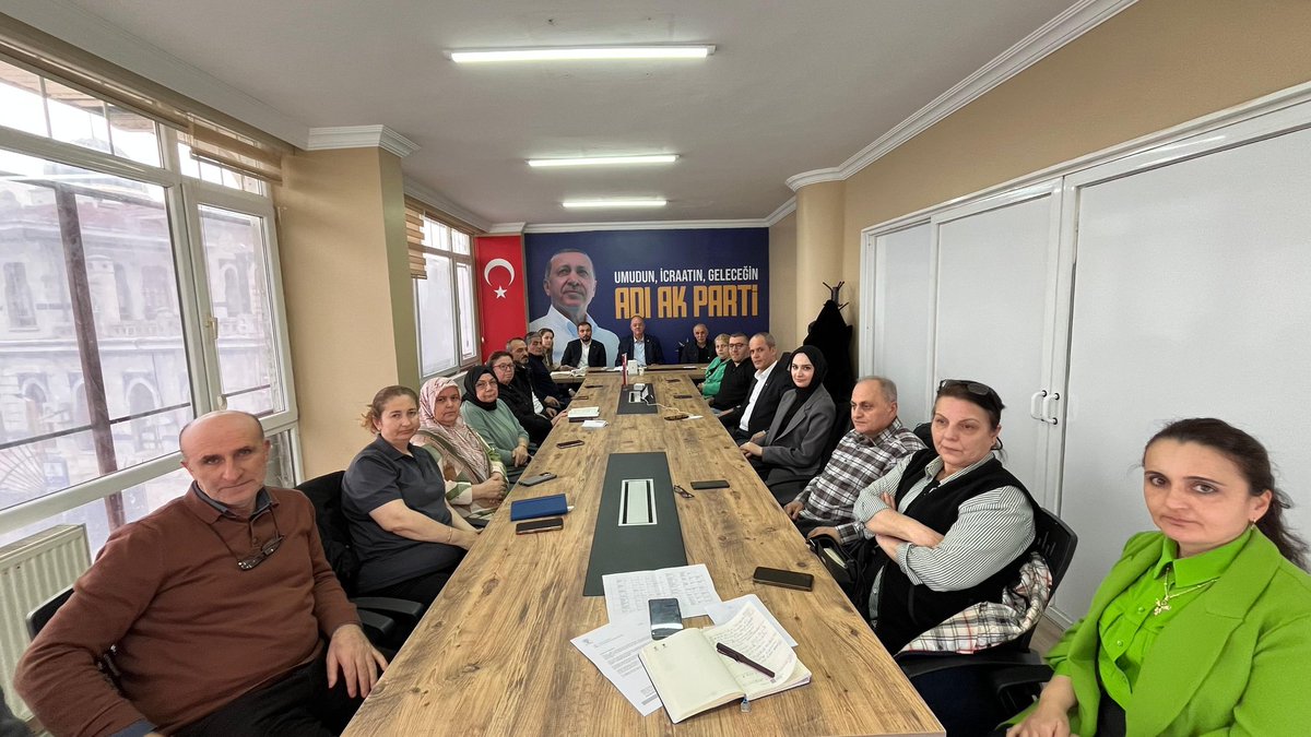 İl Koordinatörümüz 
sn. <a href="/avnecmettinyzc/">Necmettin Yazıcı</a> 
İl Mahalleler Sorumlusu 
sn. <a href="/nimetgundogdu/">Nimet Gündoğdu 🇹🇷</a> 
İlçe Başkanımız 
sn. <a href="/sinasen1/">SİNA ŞEN 🇹🇷</a> başkanlığında 
Haftalık yürütme ve yönetim kurulu toplantısı icra edildi.

#BirOlmakRuhumuzdaVar

<a href="/abdullahozdemir/">Abdullah Özdemir</a> 
<a href="/akpartiistanbul/">AK Parti İstanbul</a>