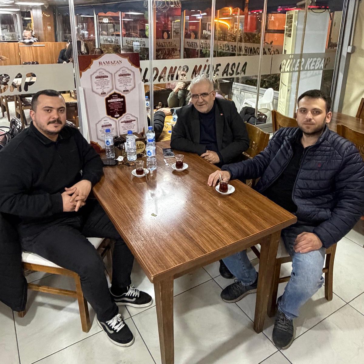 MHP İzmir İl Sekreterimiz İbrahim Uğur abimizle iftarda bir araya geldik. Güzel bir sohbet, hoş bir muhabbet eşliğinde Ramazan’ın bereketini paylaştık.
Allah birliğimizi, beraberliğimizi daim eylesin..