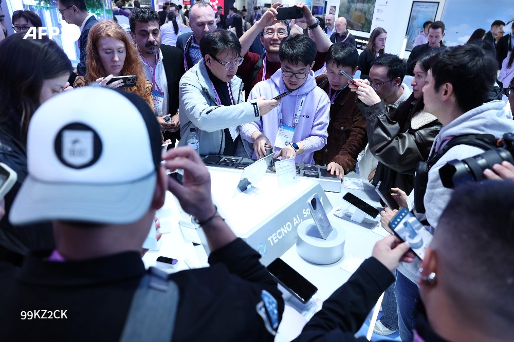 AFP's tweet photo. The second-hand market for smartphones has surged in recent years, borne up by lower prices as well as interest in eco-friendly consumption even as some still fear buying a dud. 
https://t.co/v9XlclQbNY https://t.co/7jzclb6DaI