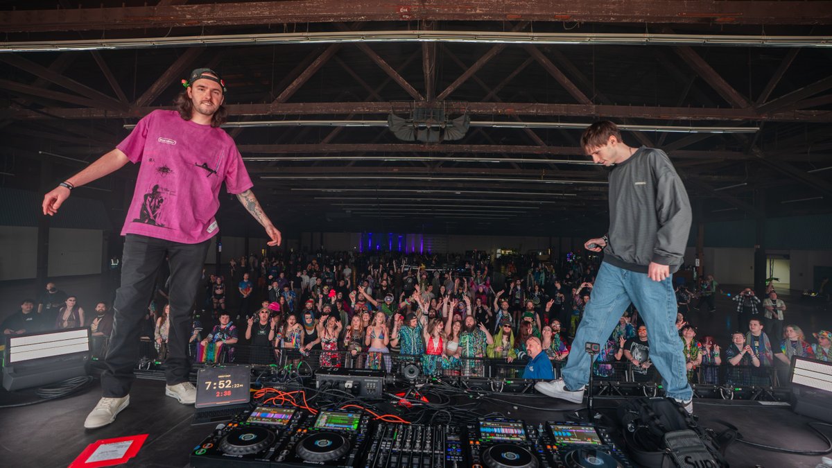 Oddly Eazy tweet media