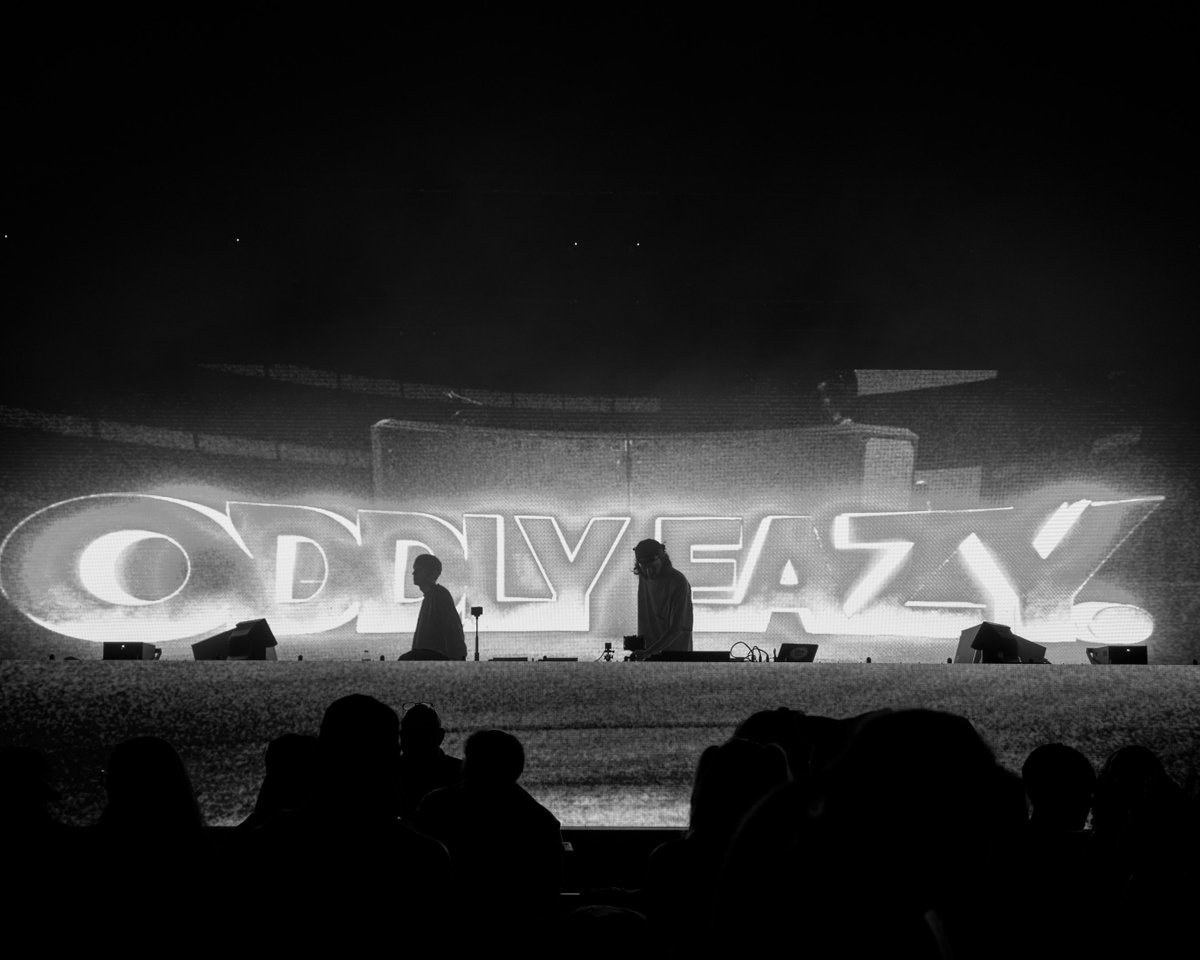 Oddly Eazy tweet media