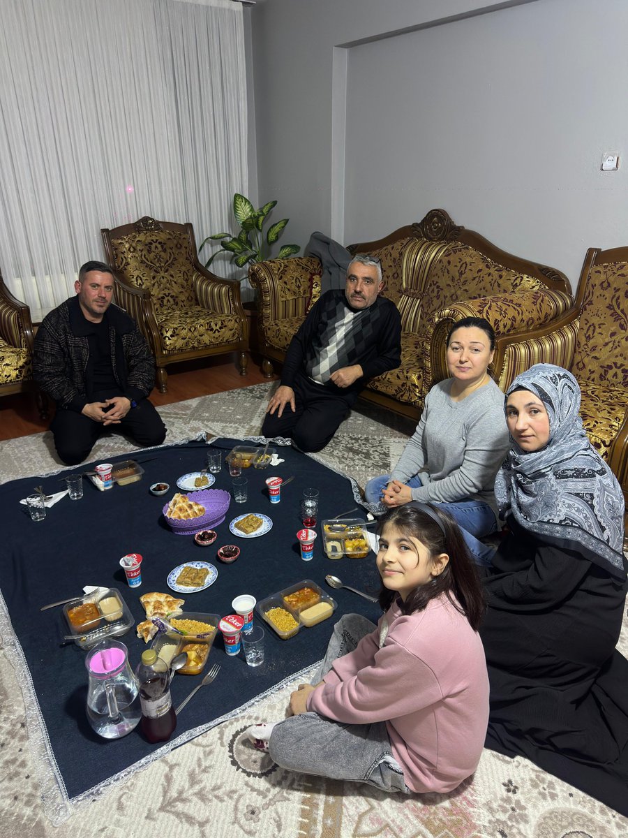 🌙Ramazan Geleneğimiz #2Mart

🔹Geleneksel olarak Ramazan ayı boyunca, hane iftarlarımız kapsamında; Bugünde hemşehrilerimizin evlerine misafir olduk. 

🔹Bizleri gönülden ağırlayan tüm ailelerimize teşekkür ediyoruz. 🌙

🔹Allah tuttuğumuz oruçlarımızı kabul etsin.