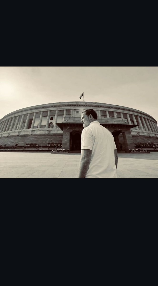 Jnitinp's tweet photo. साहवों को साहिब-ए-किरदार से हटना पड़ेगा
एक न एक दिन आप को सरकार से हटना पड़ेगा
सहते-सहते दर्द अब हद से गुज़रता जा रहा है
आदमी को बिस्तर-ए-बीमार से हटना पड़ेगा
हम ने अब आंखें हटा ली है तेरी तस्वीर पर से
अब तेरी तस्वीर को दीवार से हटना पड़ेगा
शोर करके बात करने की अदा हम में नहीं है https://t.co/UtszyYTytH