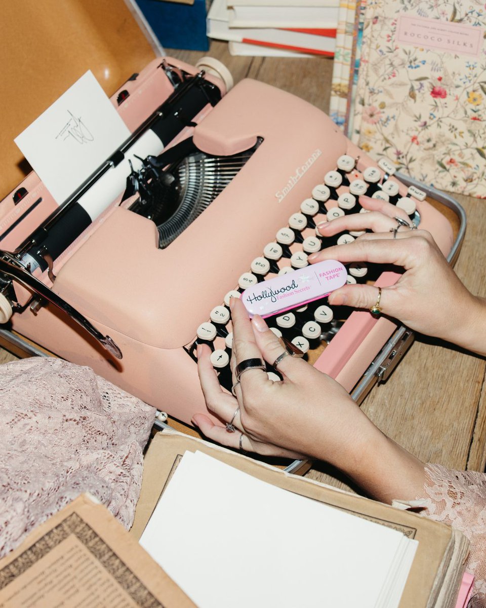 Hollywood Fashion Secrets tweet media