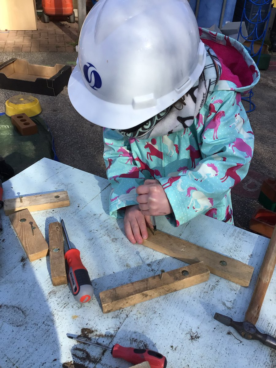 Today Robin class have been very busy in their woodwork shop.  Using real tools and proudly wearing their hard hats. #create #learnthroughplay #eyfs #practical