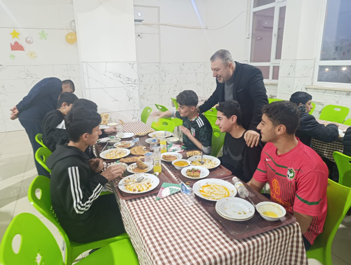 Baykan Anadolu Lisesi’nin  Kıymetli öğretmen ve öğrencileriyle iftar programı. İlçe Kaymakam’mız Sn Fatih Özcan Bld’ye Başkanımız Sn Ekrem Erdem İl milli eğitim müdürümüz Sn İlhan saz’ın katılımlarıyla <a href="/abuyukgumus/">Ahmet Büyükgümüş</a> <a href="/mervangul56/">Mervan Gül</a> <a href="/hakanaksu058/">Hakan AKSU 🇹🇷</a> <a href="/alicumhurtaskin/">Ali Cumhur TAŞKIN 🇹🇷</a> <a href="/AvCanerOzturan/">Av. Bahri Caner ÖZTURAN</a>
