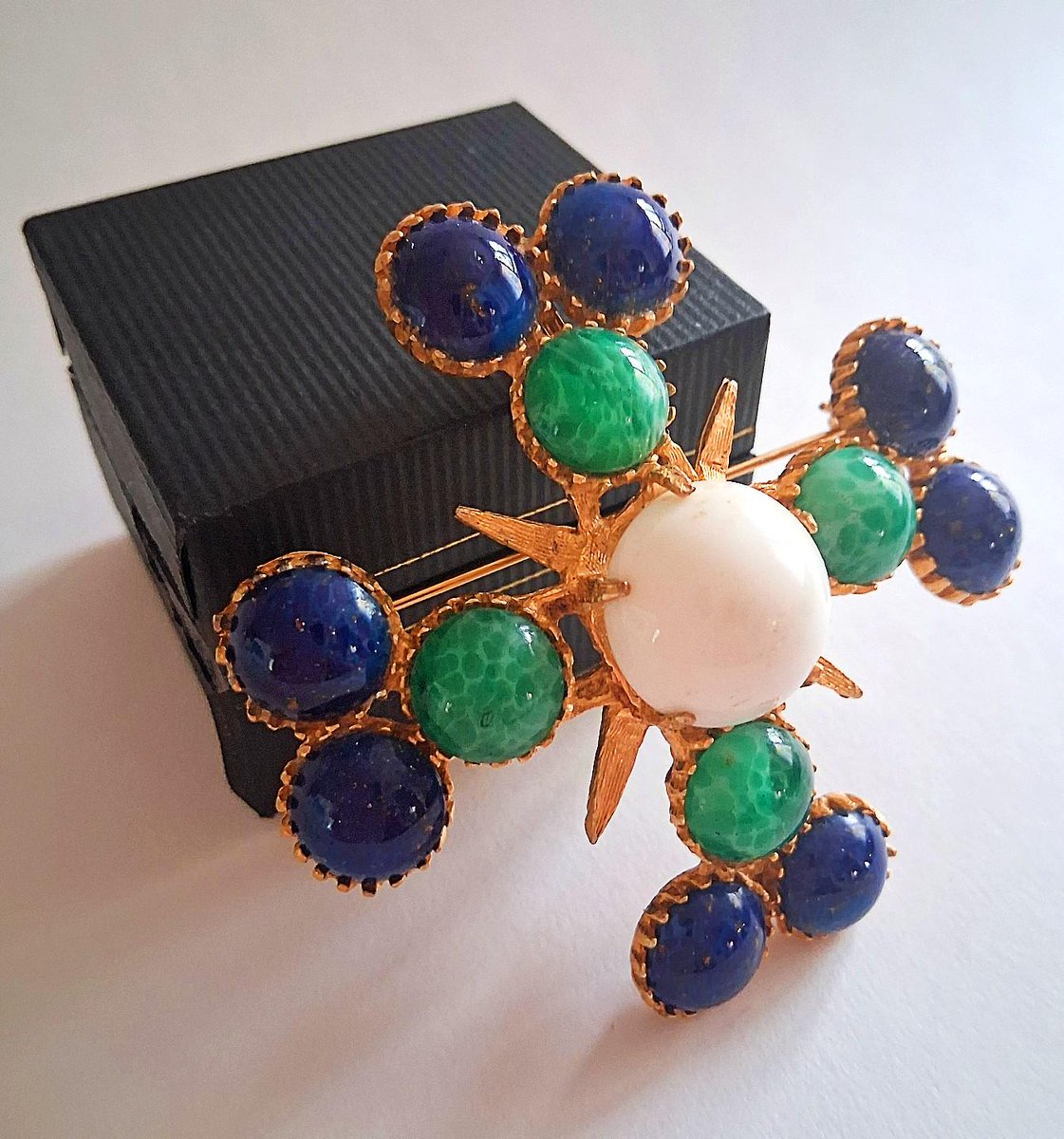 renaissancefai's tweet image. Vintage Vans Authentics Maltese Cross Pendant Brooch, Peking &amp;amp; Lapis Glass
etsy.com/listing/446603…?
#brooch #pendant #designer #signed #MalteseCross #VansAuthentics #pekingGlass #lapisGlass #green #blue #white #collectible #midCentury #goldTone #giftforher