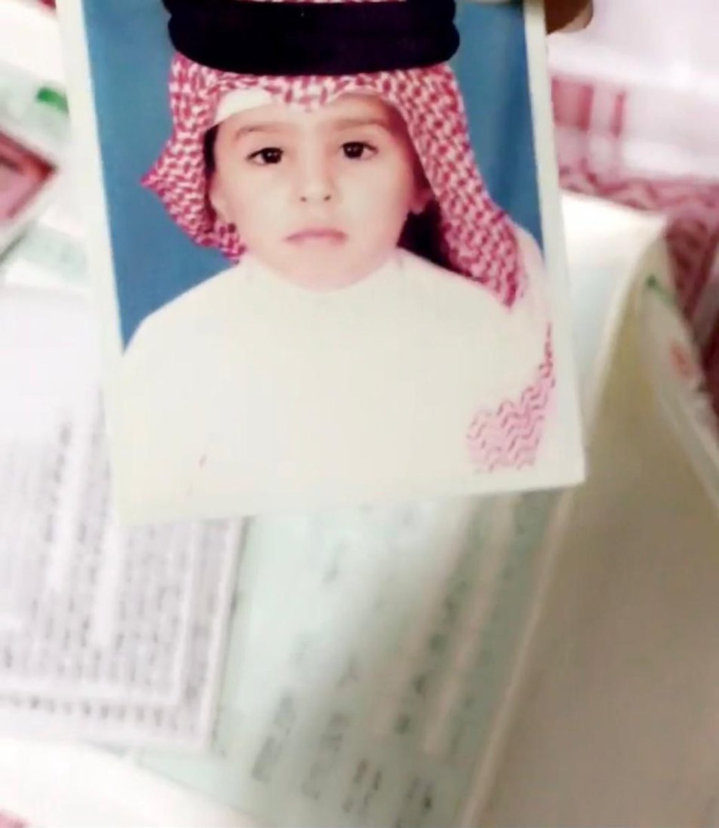 mou9b's tweet photo. برائتي وينها ياقسوة أيامي 
ملامحي من كبرت الوقت غيّرها

أموت وأعرف هنا وش كانت أحلامي
ساعه وانا اكبّر الصوره وأصغرها https://t.co/BBOanYWN8C