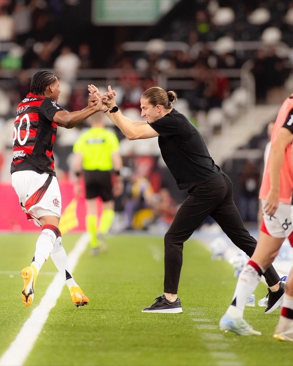 Profe Filipe, gracias por todo. Por la confianza, por enseñarnos a competir y por siempre exigirnos más.
Me llevo mucho aprendizaje y grandes momentos. Gracias también a todo tu cuerpo técnico por el trabajo y el día a día.

Te deseo lo mejor en lo que viene, que Dios te bendiga