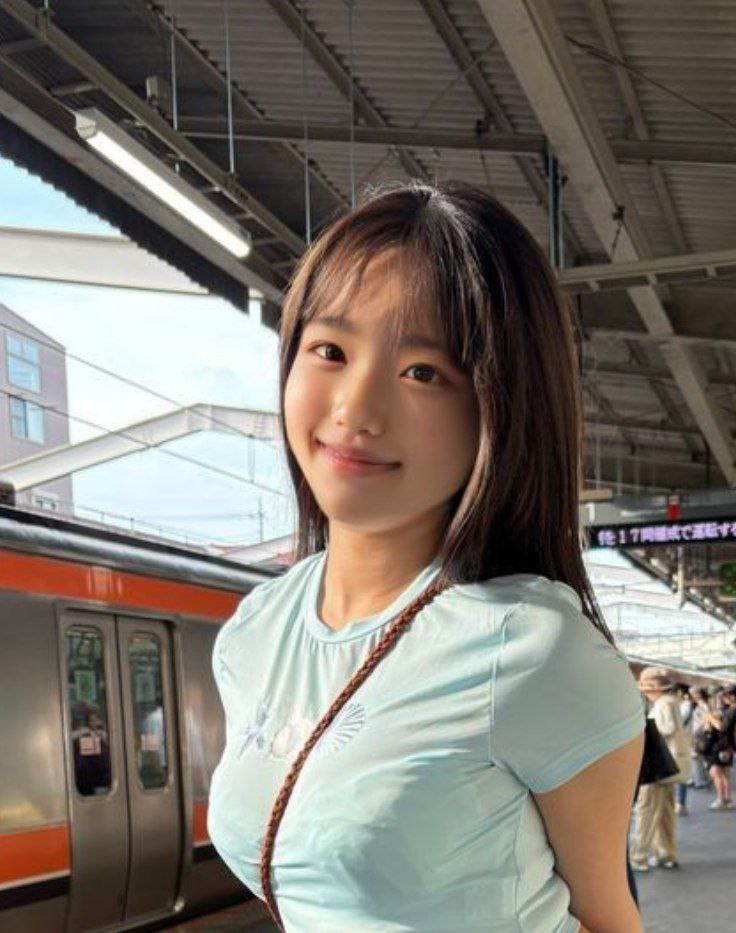 JonasRocksxD's tweet photo. Her beauty is a light, shining from a heart full of passion. Am I ugly ? https://t.co/9mIalun2TE