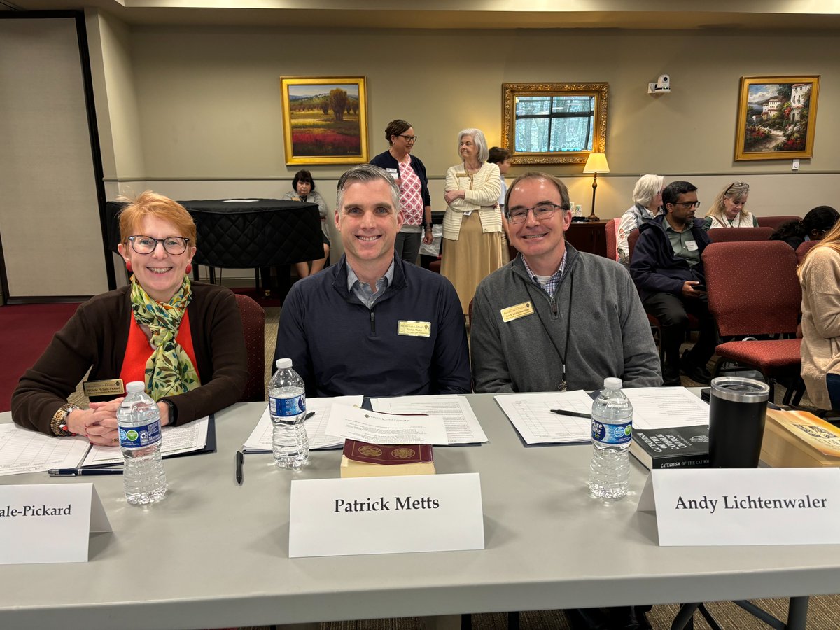 FormDisciples's tweet image. Today at the Chancery was the annual Archdiocesan Religion Bowl and not one, not two, but three members of our team got to be judges!  

#religionbowl #archatl #judges