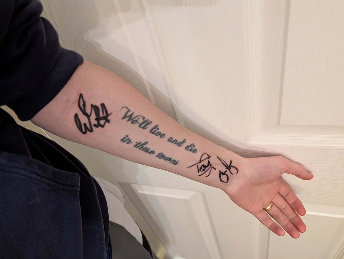 JamesMurrayNffc's tweet photo. What a night last night, after getting We'll live and die in these towns tattooed on me 14 years ago I managed to get it signed and now it's permanently inked onto me ✍️
Thanks to @theenemyband for this moment I'll never forget!
@andyhopkins26 @tomclarkemusic https://t.co/QiZ4ZxGlNp