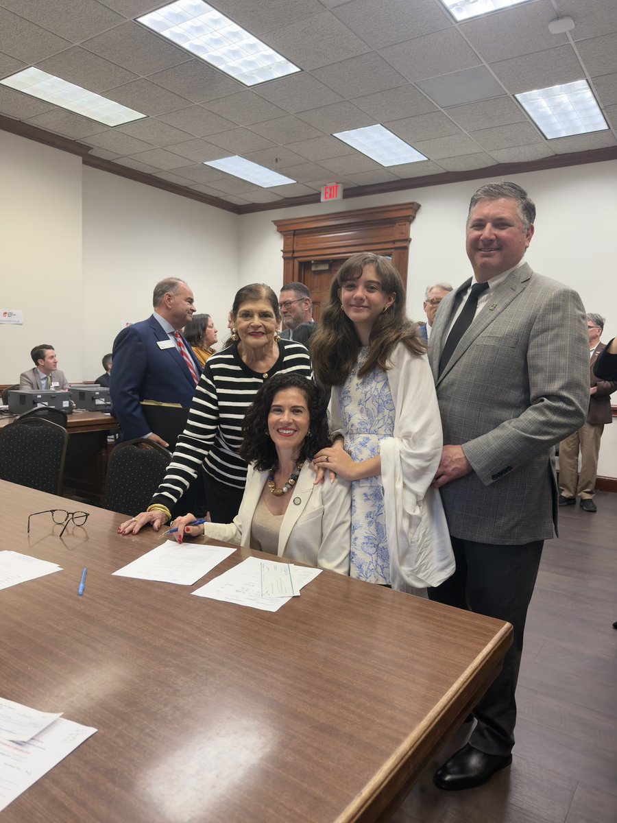 Bárbara Rivera Holmes tweet media