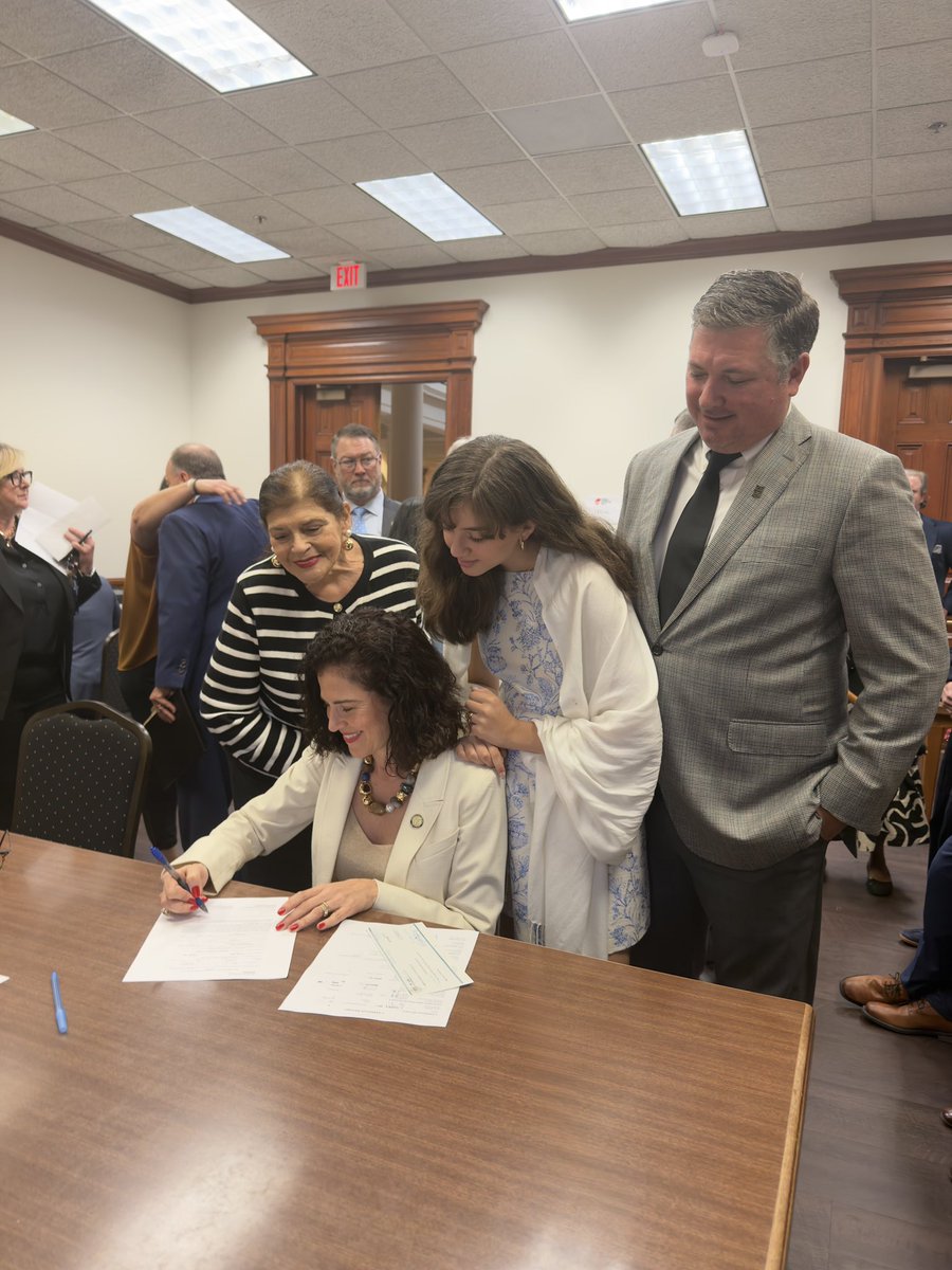 Bárbara Rivera Holmes tweet media