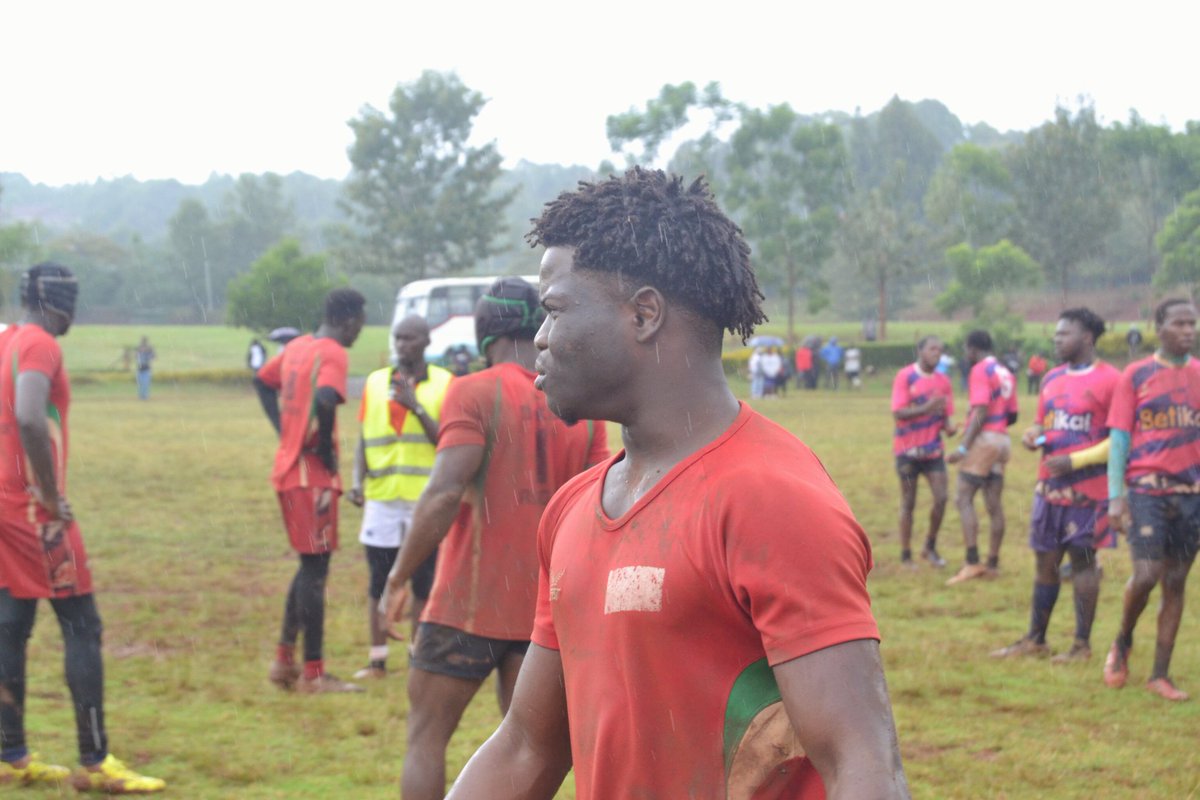 dedansrugby's tweet photo. rugby reigned under the rain https://t.co/4d73t1KkVv