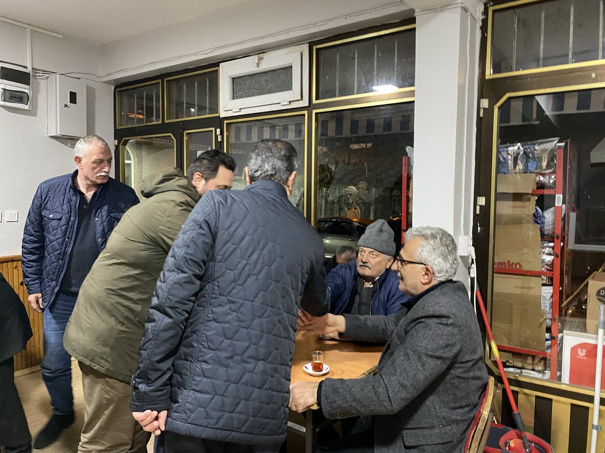 İlçe Başkanımız Musa Gözütok,Belediye Meclis Üyelerimiz Mehmet Emin Hacıkerimoğlu,Muhammet Kurt ve Yönetim Kurulu Üyelerimiz Teravih Namazını Gürpınar Mahalle Camii’nde kıldılar.
Namaz sonrası mahalle sakinleriyle bir araya gelerek hasbihal ettiler.🌙🤲