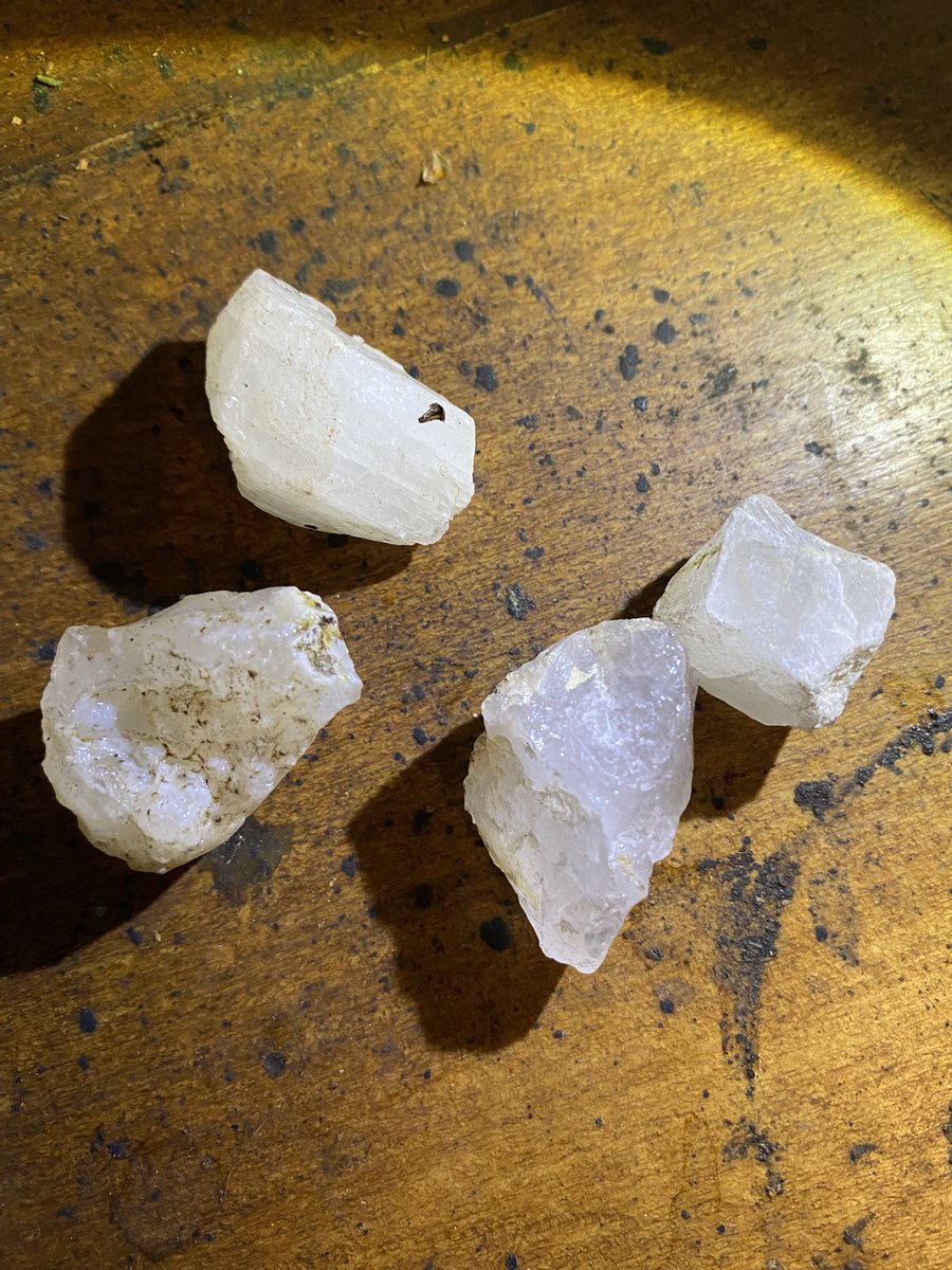 gregaryTerry2's tweet photo. Yeah the diamonds they make ormoni monoarch collidal gold this grounds not sinking at least you can try one on Adriana https://t.co/lz35xDzDr0