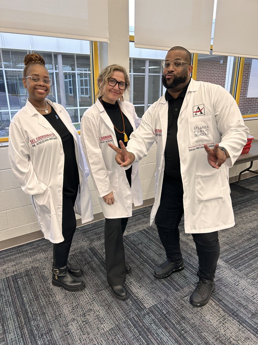 SEL_APS's tweet photo. On the setting of Random Acts of Kindness Week and now the dawn of SEL Week, we celebrate all the many ways SEL supports student learning and educator development. Happy SEL Week! https://t.co/fSZFjygtQn