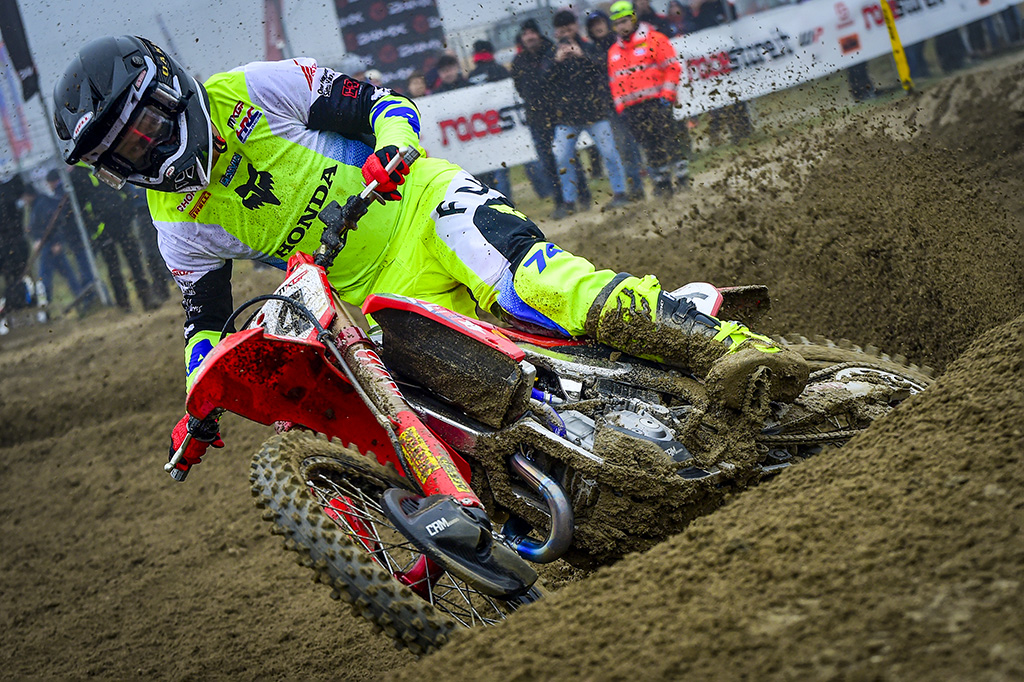 mxgp's tweet photo. LET THE BATTLE OF THE AGES COMMENCE IN ARGENTINA! ⚔️

At last – it’s here!  The long-anticipated first round of the 2026 FIM Motocross World Championships takes place this weekend as the YPF Infinia MXGP of Argentina hits the new venue of the Bariloche MX Race Track! 🇦🇷

The line-up for the MXGP class is simply breath-taking in 2026.  To summarise, there are eight World Champions with 18 titles between them. 15 of the riders have got Grand Prix winner’s trophies in their cabinets, with a total of 317 victories to their names – enough for nearly 16 full seasons of GP wins! [...]

Read the season opener preview on https://t.co/70KSv05Tjz 👇
https://t.co/vrR2rwBzRk

#MXGPArgentina #MXGP #MX #Motocross #Motorsport