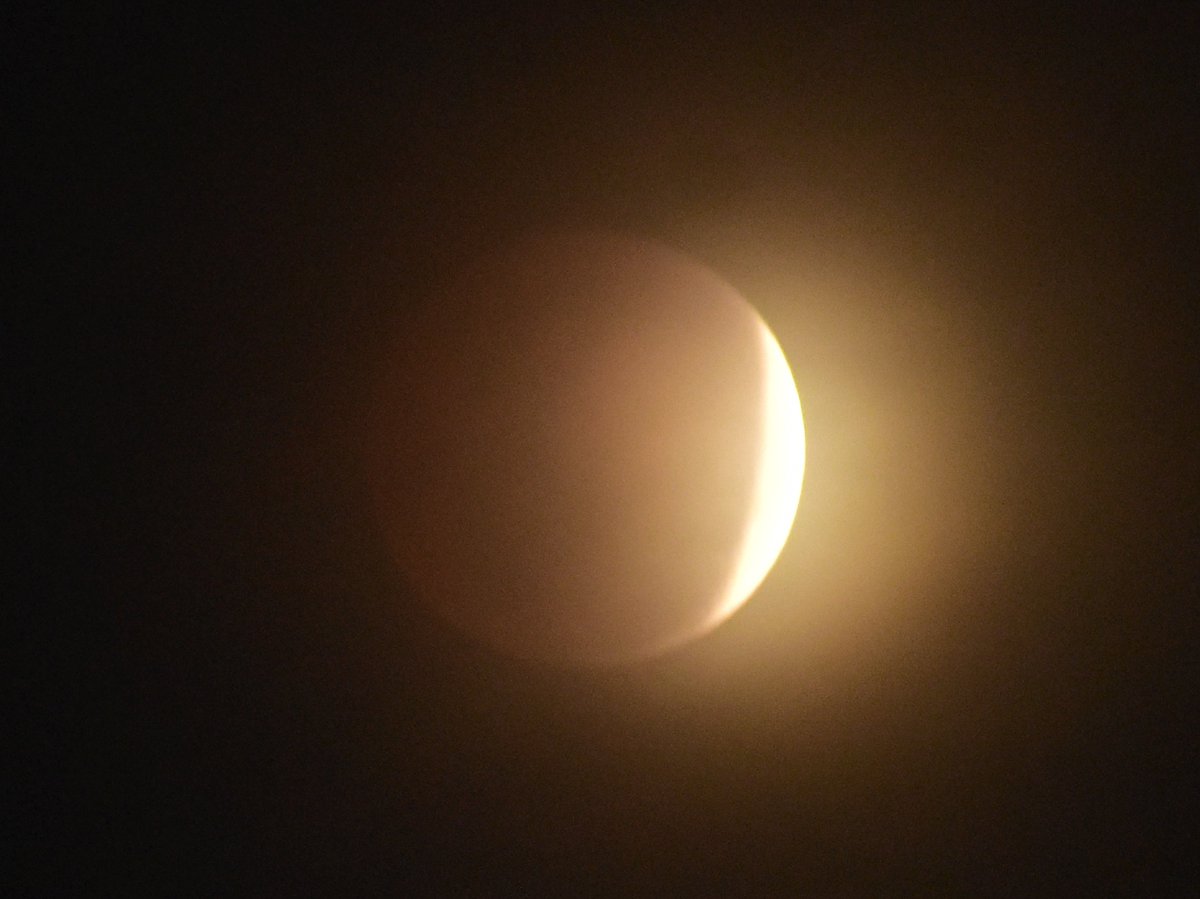 MarvabluesF1's tweet image. The Blood Moon 2026 and the Full Moon. 

It was so cloudy here, and the totality started not long after moonrise. The totality almost couldn't be seen by naked eye, I only noticed it after I took long exposure pic with my phone. 

#Eclipse #BloodMoon #LunarEclipse