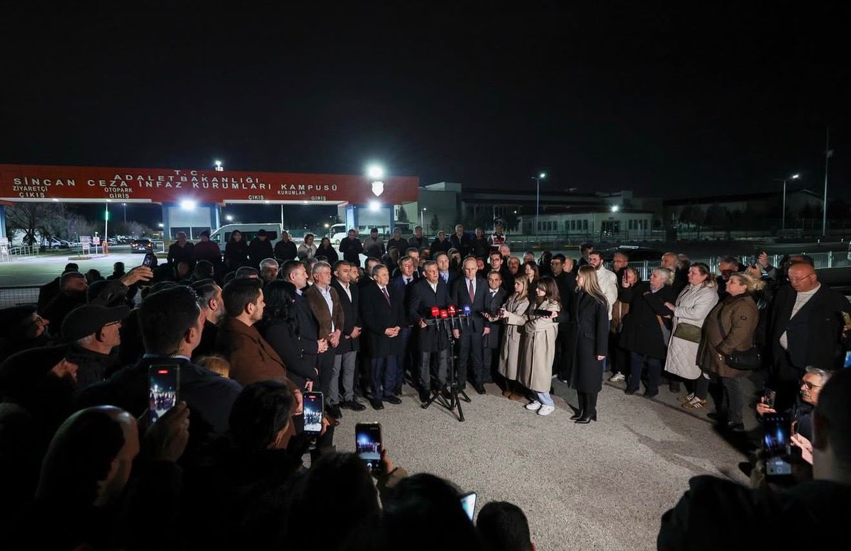 Bu hukuksuzluğu kabul etmiyoruz!

Tanju Özcan hakkında verilen tutuklama kararı siyasidir, adaletsizdir ve milli iradeye açık bir müdahaledir.

Boyun eğmeyeceğiz, susmayacağız!

#Adaletİstiyoruz
#tanjuözcanyalnızdeğildir