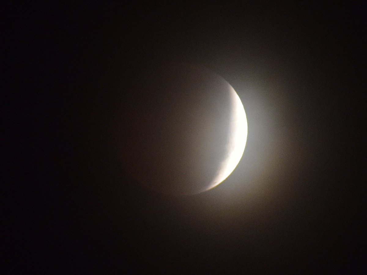 MarvabluesF1's tweet image. The Blood Moon 2026 and the Full Moon. 

It was so cloudy here, and the totality started not long after moonrise. The totality almost couldn't be seen by naked eye, I only noticed it after I took long exposure pic with my phone. 

#Eclipse #BloodMoon #LunarEclipse