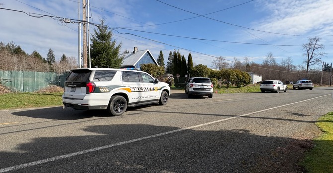 ghscanner's tweet photo. The search and arrests were made at a local problem house on the east end of town.  https://t.co/KiSPV3ARxq https://t.co/9kuBaGdelB