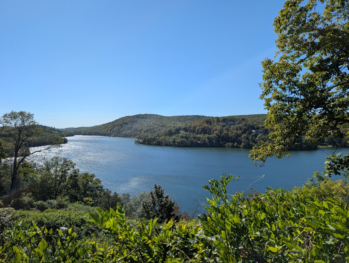 tuxedoparkhomes's tweet photo. Explore the unique "pocket communities" of Tuxedo, NY where 75% of the land is preserved parkland. My latest guide helps you navigate every corner of our town:  https://t.co/Bc7X5BJdNS #TuxedoParkNY  #TuxedoParkRealtor #HudsonValleyHomes #JacobMatthewsRealtor https://t.co/kdEJfU8IvV