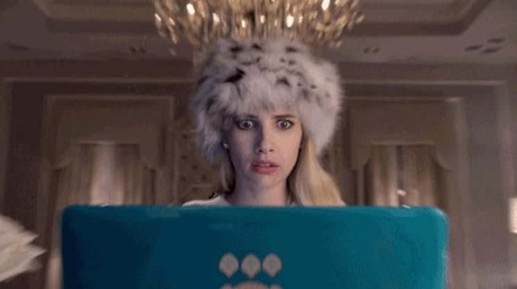 Selena Gómez cómo le vas a besar las patas todas rancias y mugrosas al Benny Blanco EN PÚBLICO? ya entendimos nena, estas enamorada, él es lo mejor que te ha pasado, por favor deja de humillarte.