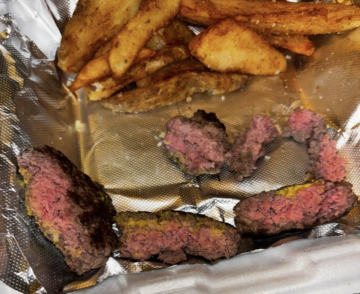 PenelopeLulu28's tweet photo. I’ve contacted @DoorDash @DoorDash_Help after getting raw burgers, pictured below. I actually called the restaurant & they told me I had to file a complaint w/ DD. I filed a complaint w/ the pics & received no credit. So then DD asked me to DM them 5 days ago but never responded. https://t.co/D3YasQKr3s