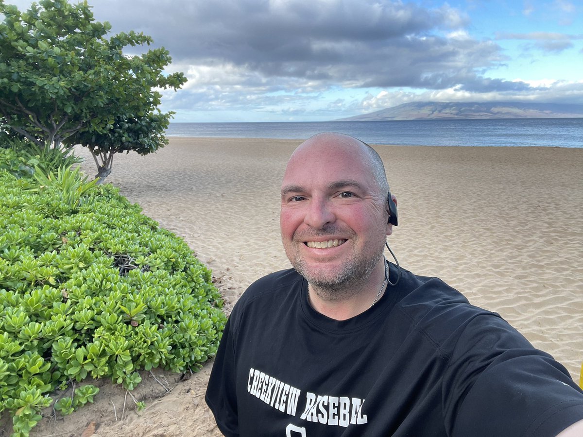 TheDukesterCFB's tweet photo. Morning jog done on the beaches of Maui and repping for my @CreekviewBSBL boys. Go get it this week, fellas! #FYMB https://t.co/9pwe9eWQfC