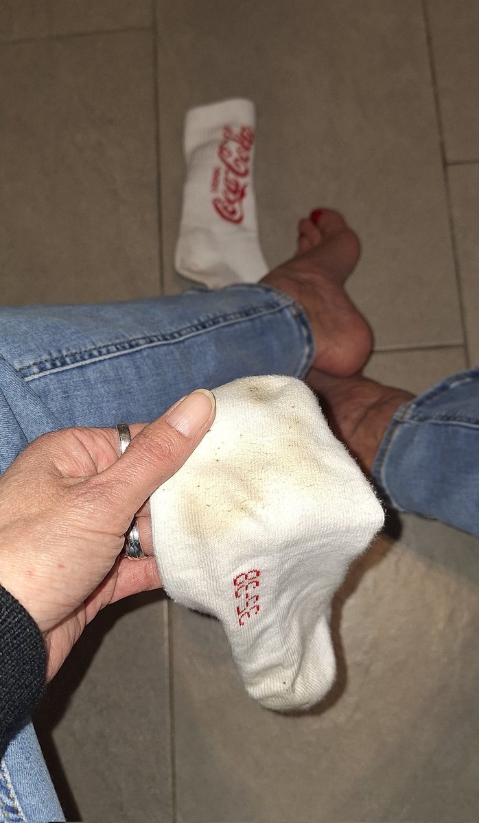 Heute mussten die süßen mal dran glauben 🤭!
Bist du jetzt enttäuscht,  so ganz ohne Nylons 🙉?

#socks #socken #füsse