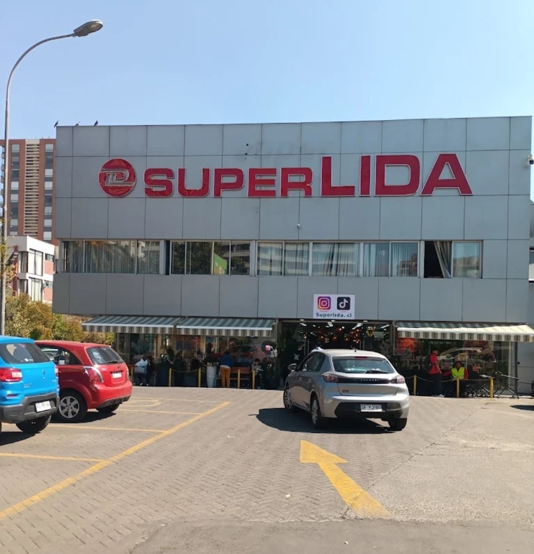Super Lida, el Mall Chino, es una verdadera molestia en el sector, toda la noche, de 1 am hasta las 6 am, sueltan sus perros, estos ladran, pelean, aullan. No dejan dormir, menos descansar, es cada noche y se hace insostenible.
Por favor
<a href="/MuniNunoa/">Municipalidad de Ñuñoa</a> 
<a href="/deodaro_/">🦇 Deodaro</a> 
<a href="/sebastiansichel/">Sebastián Sichel</a>