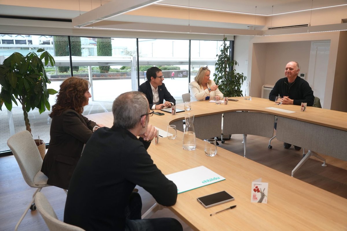 Derry SinnFein tweet media