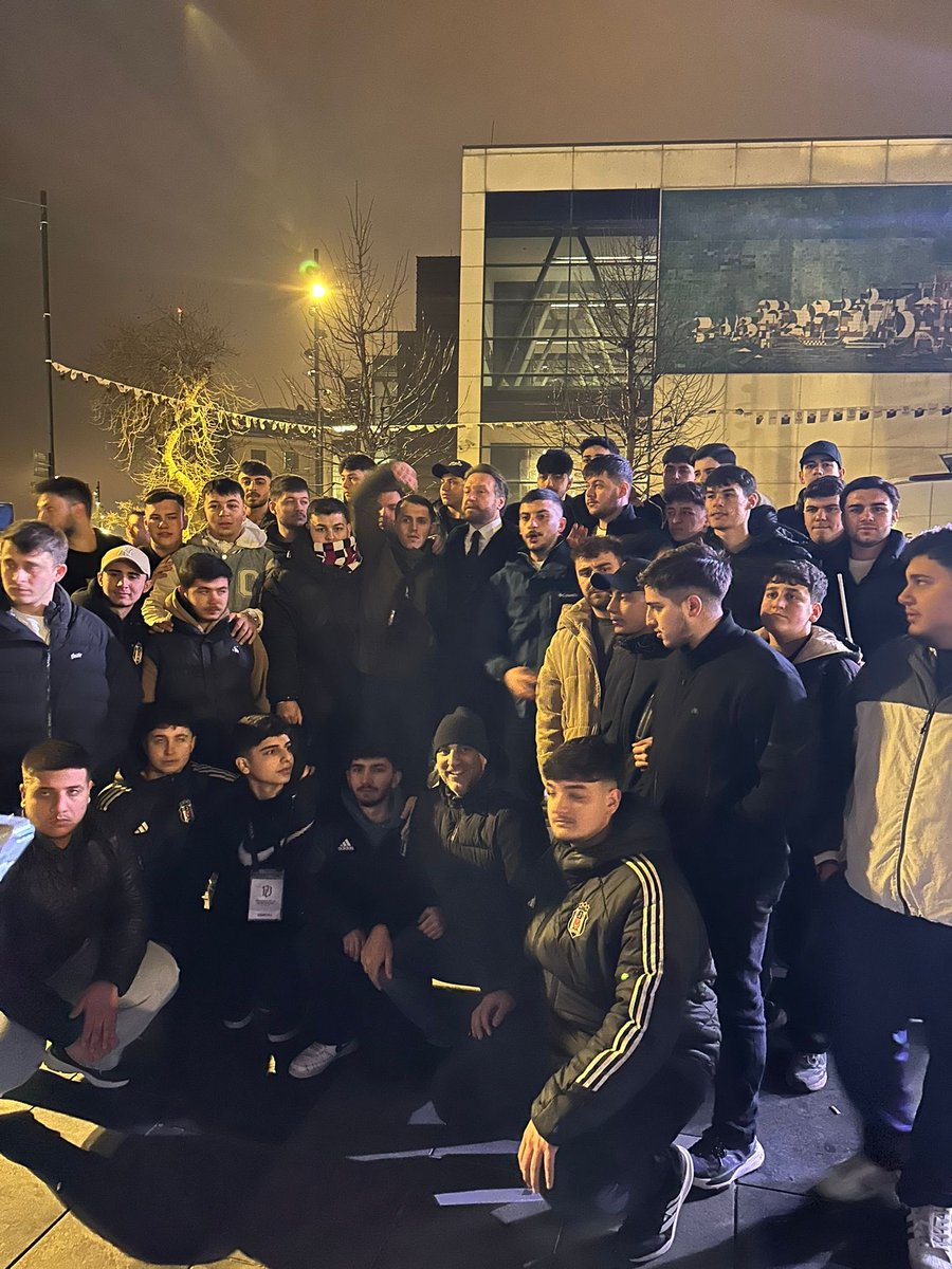 Geleneksel Çarşı iftarında kardeşlerimizle bir araya geldik.

Beşiktaş; birliktir, kardeşliktir, aynı duada buluşmaktır.