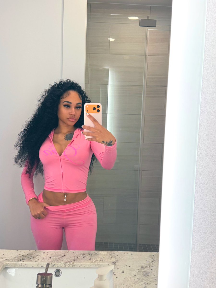 Jania Meshell 💢 tweet media