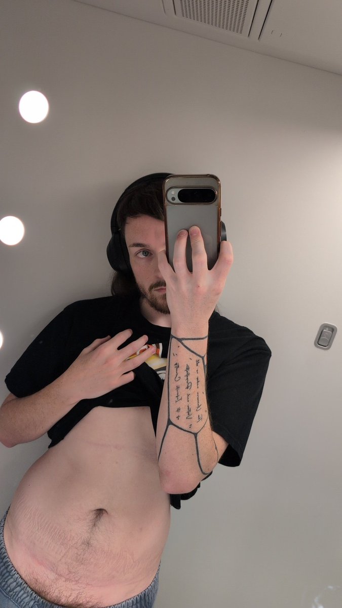 QLB25 ✈️PARIS 2026 tweet media