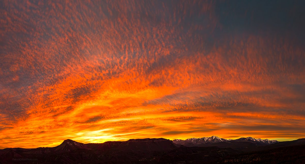 PatrickDillons's tweet photo. My view from Durango, CO..  First a spectacular Sunset last night followed by the Blood Moon Eclipse early this morning. #BloodMoon  #bloodmooneclipse #LunarEclipse  #sunset #Sanjuanmountains #coloradolive #cowx #swco #Colorado #Winter #peak #flood #9news #FoxNews #durangoherald https://t.co/lndOtj6MMB