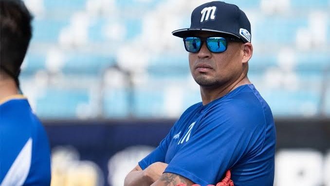 Mario Lisson no continuará como coach de banca de #Magallanes, por atender "compromisos familiares", así lo afirmó Federico Rojas, Gerente Deportivo de la Nave.

"Hubo muy buena comunicación con Mario, pero cuando alguien trabaja todo el año en MILB no es fácil", señaló Rojas.