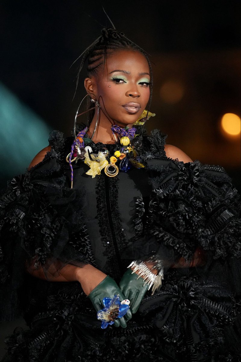 Theodora attends the Grand Dîner du Louvre.